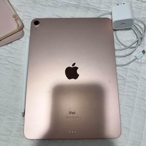 iPad Air 4th Generation with Apple Pencil and accessories - Picture 2 of 7